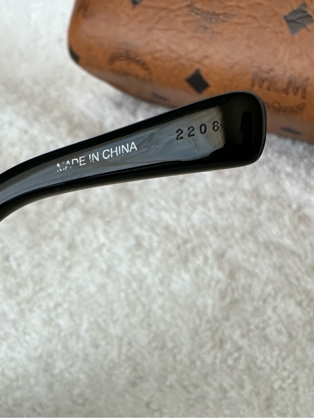 Full Inclusion MCM Black Sunglasses - Authenticated by Poizon - Picture 12 of 12